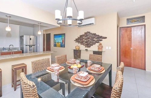 Zazil-ha Apartment | Poolside Oasis | BBQ | steps to beach & 5th avenue