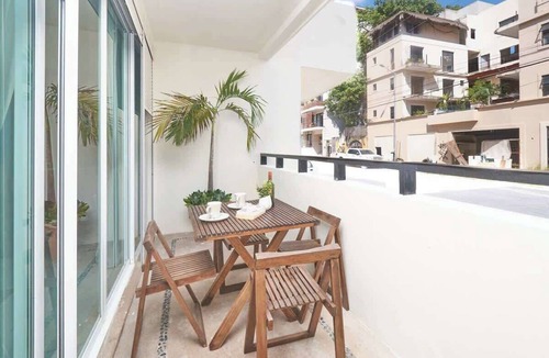 Zazil-ha Apartment | Poolside Oasis | BBQ | steps to beach & 5th avenue