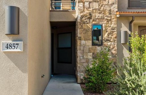 St. George Apartment | Poolside Palisades