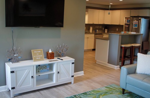 Highland City Apartment | (Poolside Palms) Secluded Home with a private pool