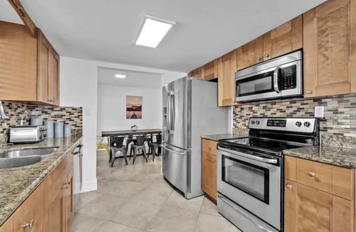 North Lauderdale House | Poolside Paradise in North Lauderdale