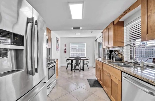 North Lauderdale House | Poolside Paradise in North Lauderdale