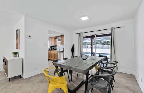 North Lauderdale House | Poolside Paradise in North Lauderdale