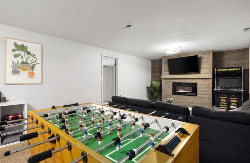 West Valley House | Poolside Paradise with Hot Tub
