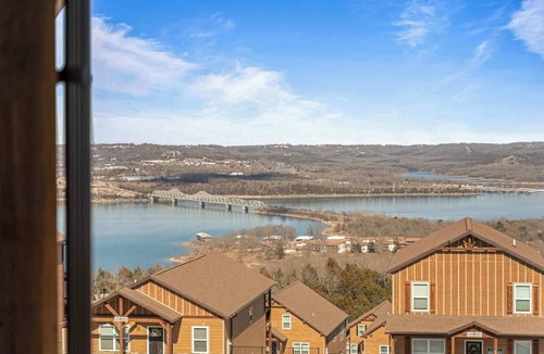 Kimberling City Condo | Poolside Penthouse with Game Room, Theater