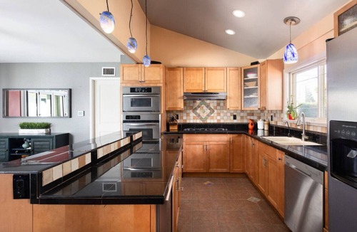 Brea House | Poolside Primary Suite at Oasis Patio Pool House