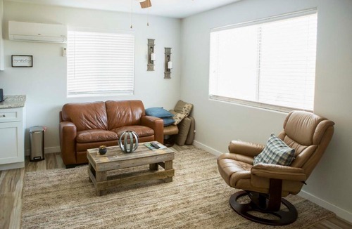 Ironwood Apartment | Poolside Relaxation: Couple's Retreat in Peoria!