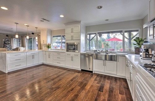 East Whittier House | Poolside Relaxation: Whitter Oasis 14 Mi to Disney