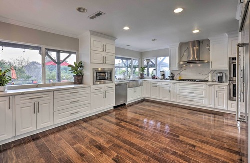 East Whittier House | Poolside Relaxation: Whitter Oasis 14 Mi to Disney