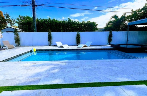 Flagami House | Poolside Retreat Haven close to MIA Airport