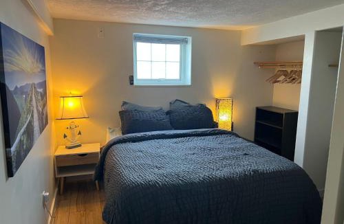 Saanich East House | Poolside Shared Suite - Private Queen Room with Heated Pool