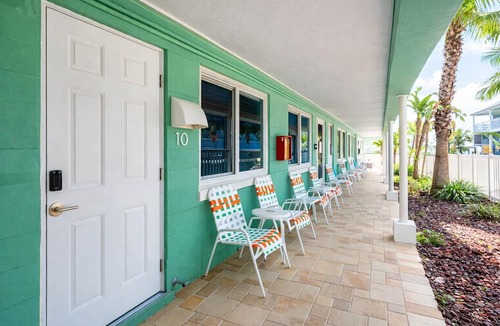 Treasure Island Condo | 🌴Poolside Studio @ Tropic Terrace | Ground Floor Steps to Beach King Bed ➠ TT10