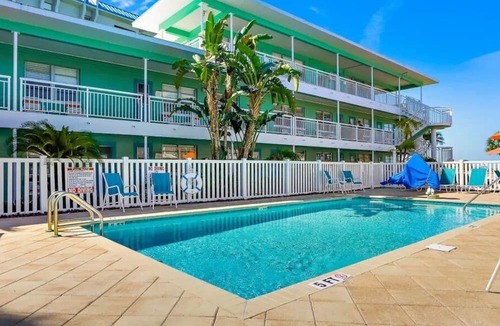 Treasure Island Condo | 🌴Poolside Studio @ Tropic Terrace | Ground Floor Steps to Beach King Bed ➠ TT10