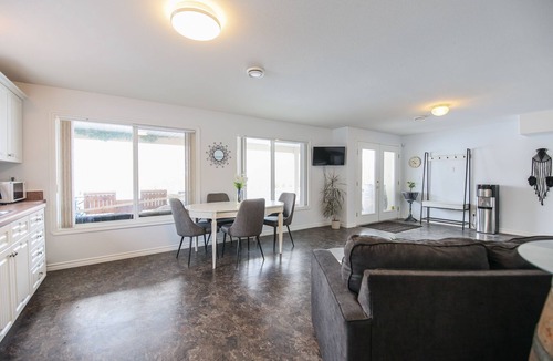 Osoyoos Apartment | Poolside Suite Surrounded by Vineyard & Orchard