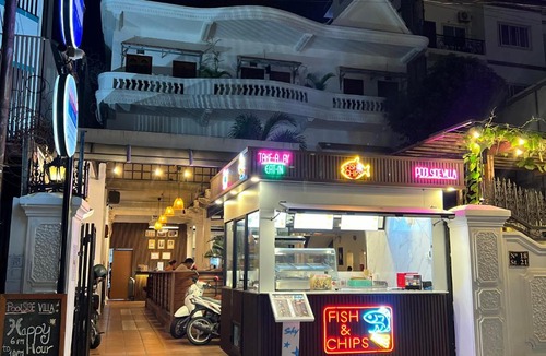 Chamkar Mon Hotel | Poolside Villa