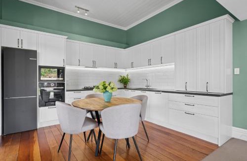 Martinborough House | Poolside Villa on Dublin - Martinborough Retreat