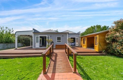 Martinborough House | Poolside Villa on Dublin - Martinborough Retreat
