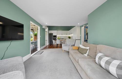 Martinborough House | Poolside Villa on Dublin - Martinborough Retreat