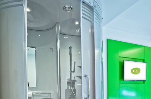 Gubeng Hotel | Pop! Hotel Gubeng Surabaya