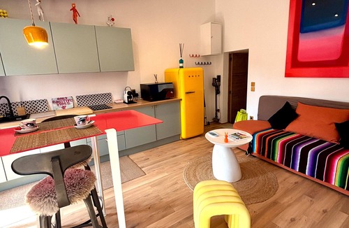 Saint-Michel Apartment | Pop’appart Bordeaux – A Colorful and Bright Haven in the Heart of the City