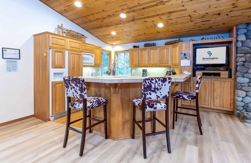 Deer Park House | POPL33 - Family-Friendly Sunriver Stay | Hot Tub, AC, Near Fort Rock