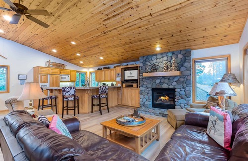 Deer Park House | POPL33 - Family-Friendly Sunriver Stay | Hot Tub, AC, Near Fort Rock