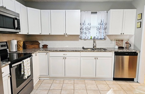 Athens Apartment | Poplar Envy! Charming 2-bedroom apartment in lovely Athens!