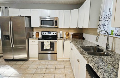 Athens Apartment | Poplar Envy! Charming 2-bedroom apartment in lovely Athens!