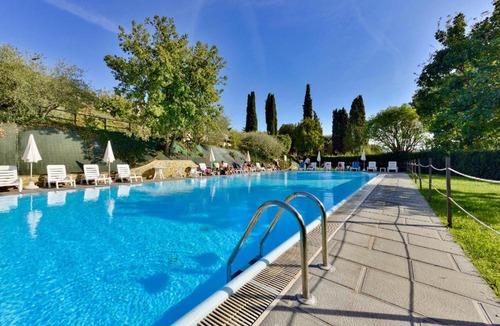 Popoltaio-Schiacciato Apartment | Popoltaio-Schiacciato Villa Sleeps 8 Pool Air Con