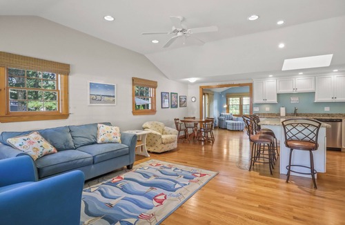 Popponesset House | Popponesset-3 Bedrooms, Sleeps 6, A/C and Private Beach