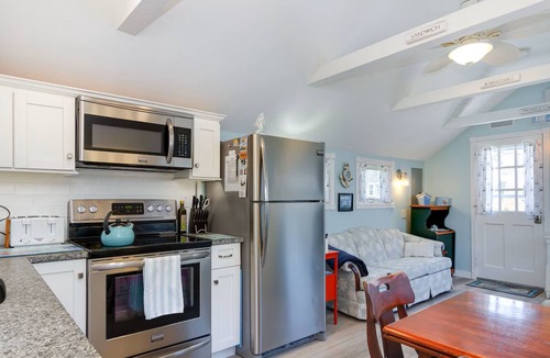 Popponesset House | Popponesset-Beach Cottage, 2 bedrooms, 1.5 baths, Sleeps 4, outdoor shower