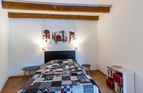Auriac-du-Perigord Bed & Breakfast | Poppy Room with Shared Terrace and Garden