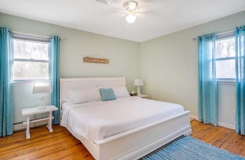 Hampton Bays House | Poppy's Hampton House:Large Yard,Beach,Newly Renovated