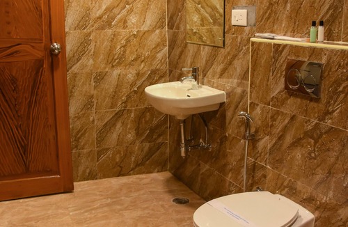 Uttukuli Hotel | Poppys Tower