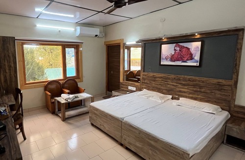 Palampur Hotel | Pops Hotel & Restaurant