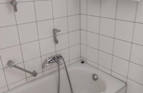 Hillstett Apartment | Popular balcony flat on the golf course