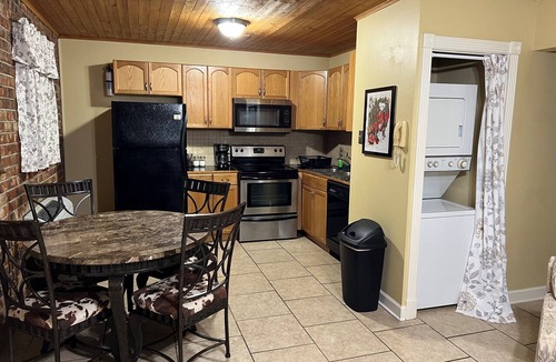 Baton Rouge Condo | Popular Downtown Spot min to LSU