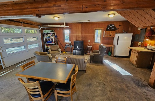 Washington Island House | Popular Figenscaus Bay House With Private Dock