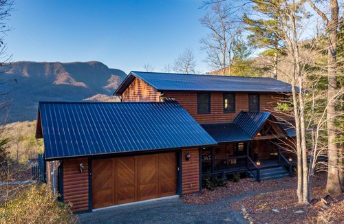 Frank Cabin | Porridge Pot - Pet friendly log cabin with arcade game near Marion and Banner Elk