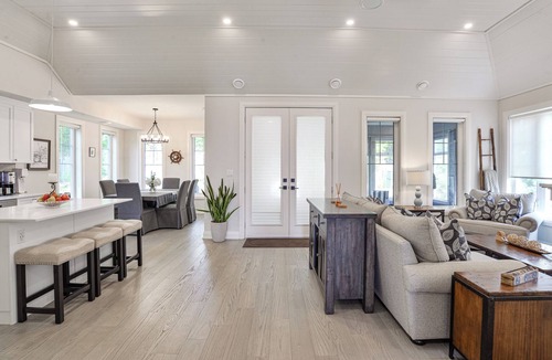 Minett House | Port Carling Cottage (#23)