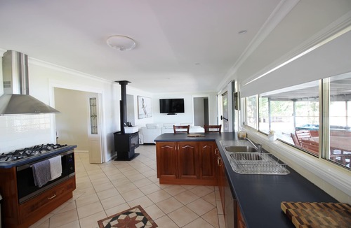 Eagleton House | Port Stephens Waterski Lodge - On the banks of the Williams River