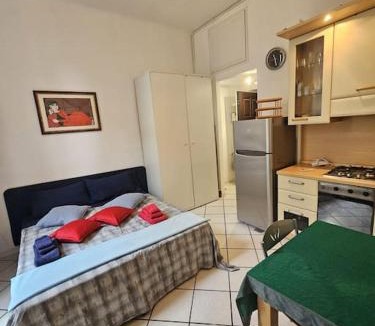 Guastalla Apartment | Porta Romana District Studio