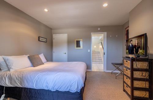 Portage Resort | Portage Bay Hub