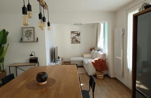 Albertville Apartment | Porte de secours