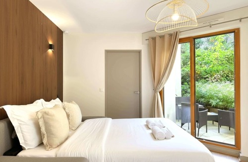 Saint-Lambert Apartment | Porte de Versailles studio with terrace