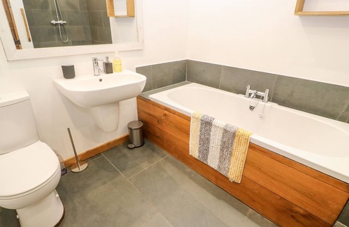 Trenance Cottage | PORTH FARM ANNEXE, pet friendly, with open fire in Mawgan Porth