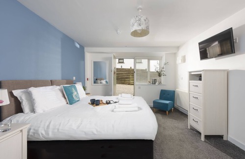St Just Hotel | Portheras, B&B - a hotel room that sleeps 2 guests in 1 bedroom