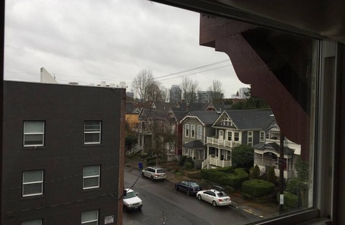 Nob Hill House | Portland International Guesthouse