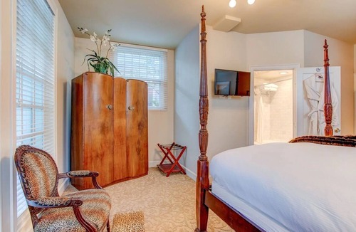 Irvington Bed & Breakfast | Portland's White House Bed & Breakfast - The Abe & Mary Room