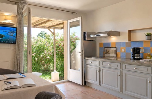 Arca Apartment | Porto-Vecchio, independent T2 in villa, covered terrace, garden, air conditioning, Wifi